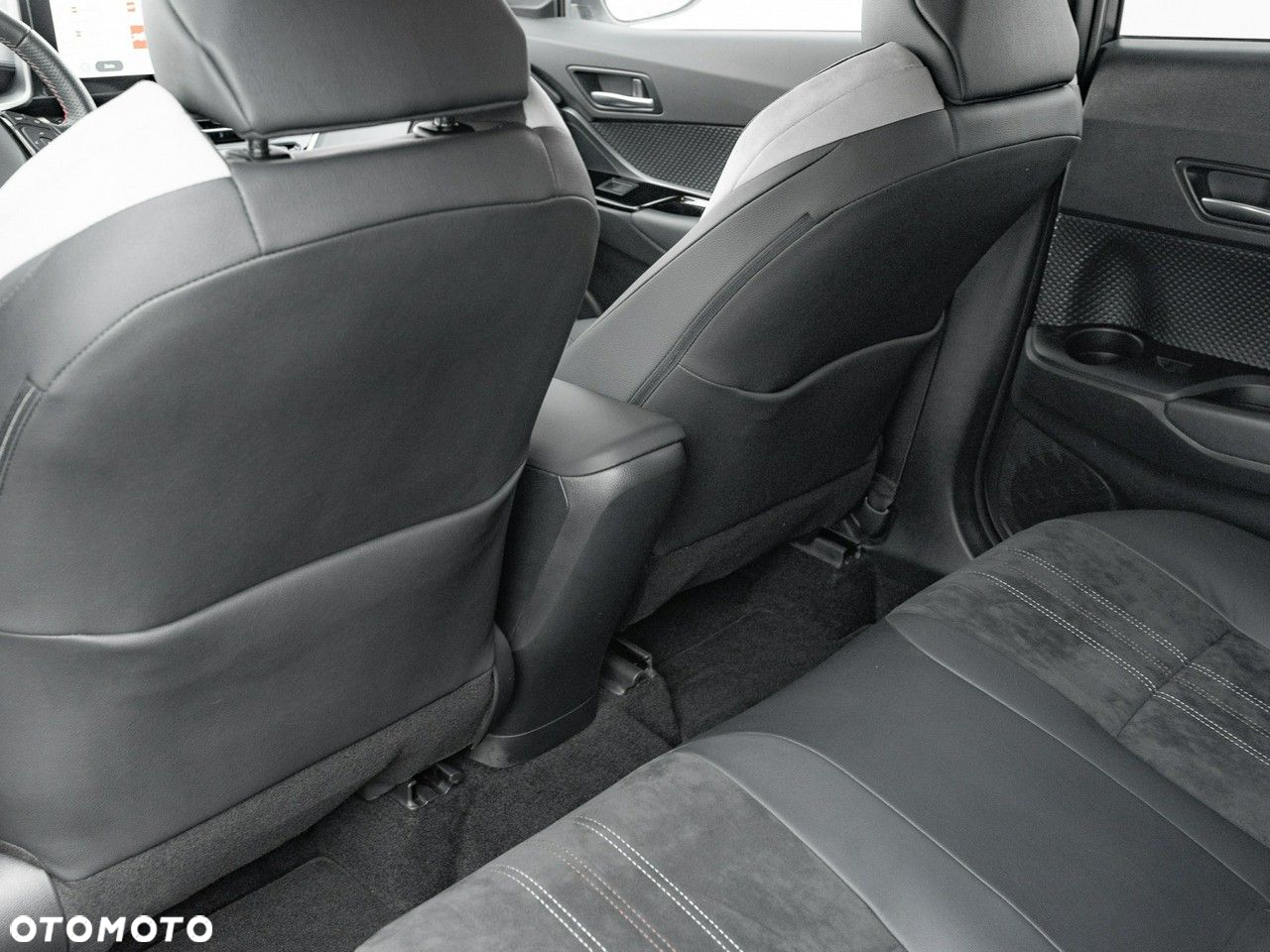 Toyota C-HR 2.0 Hybrid GR Sport - 26