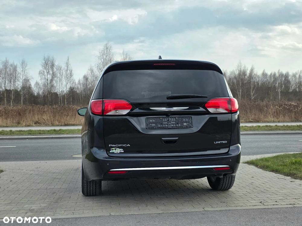 Chrysler Pacifica - 16
