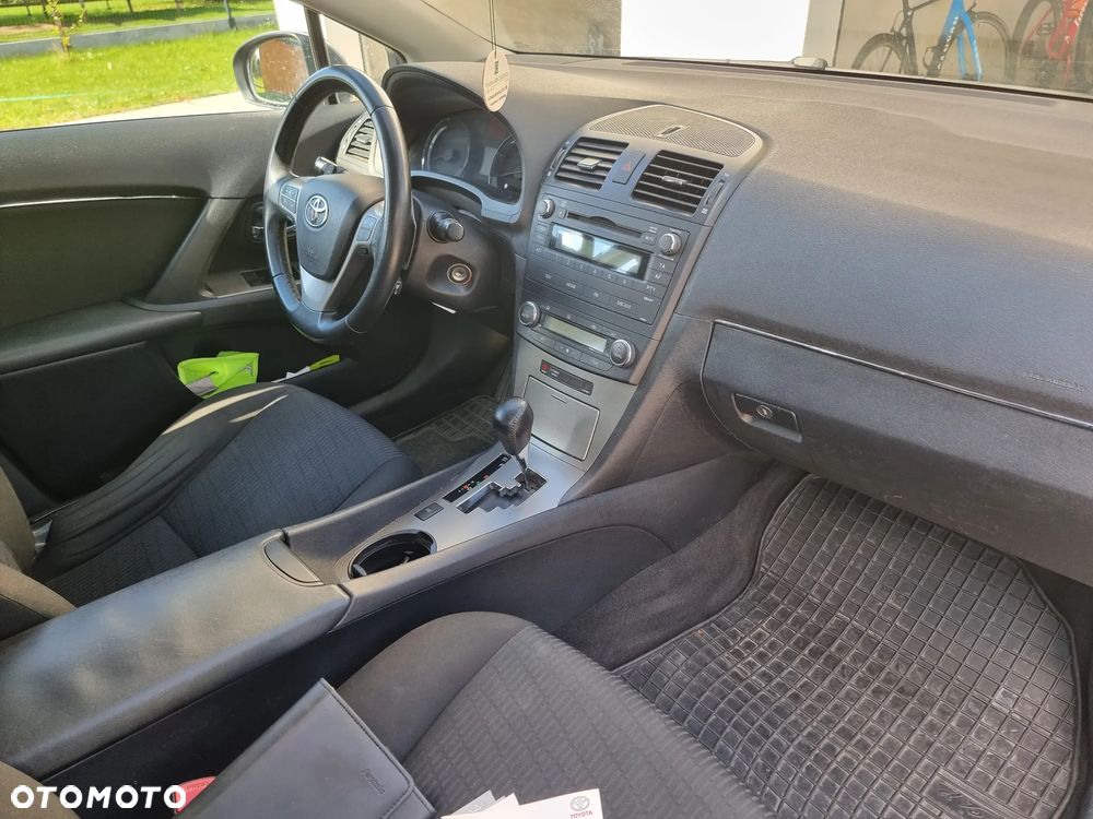 Toyota Avensis - 13