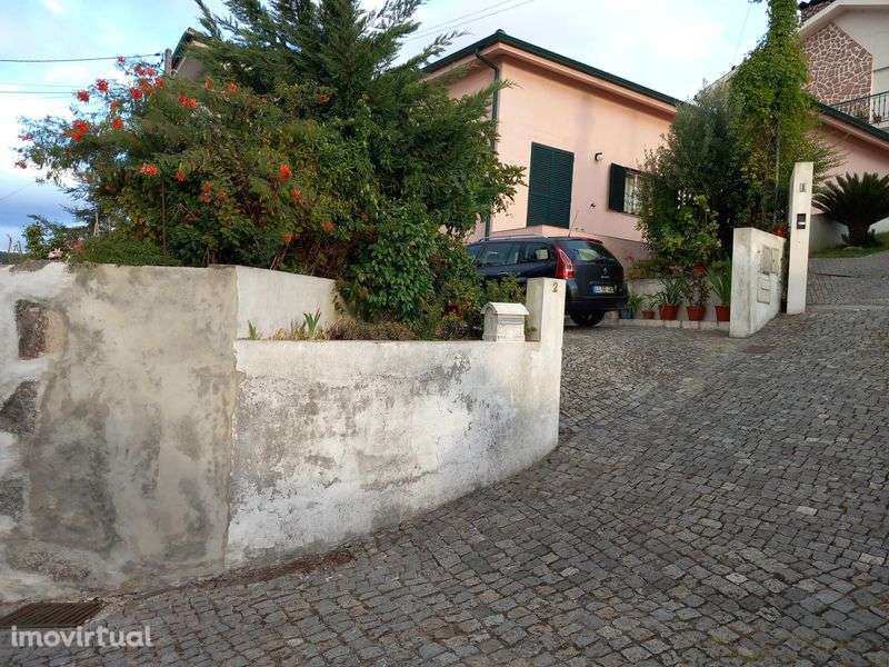 Moradia T2, completamente mobilada e com recheio. - Grande imagem: 2/5