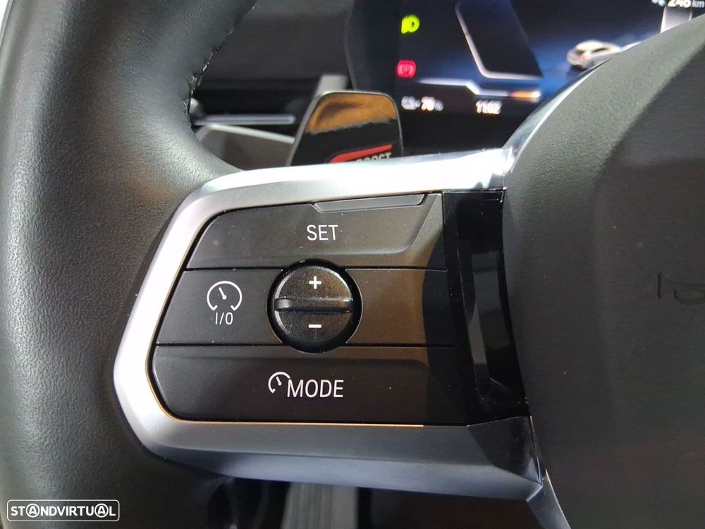 BMW iX2 eDrive20 Pack Desportivo M - 17