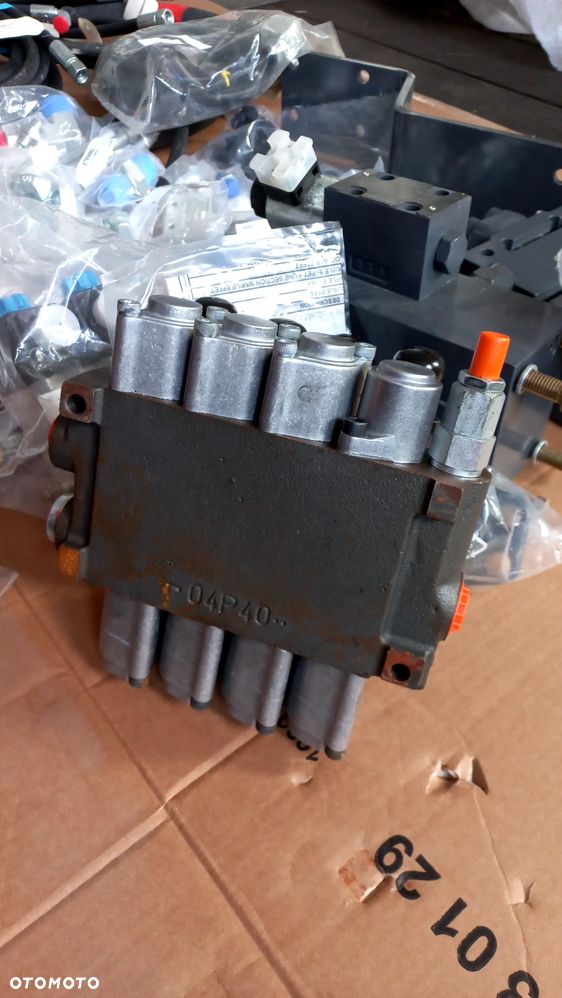 komponenty zaworu hydraulicznego  sterującego 87701447 case cx290b - 8