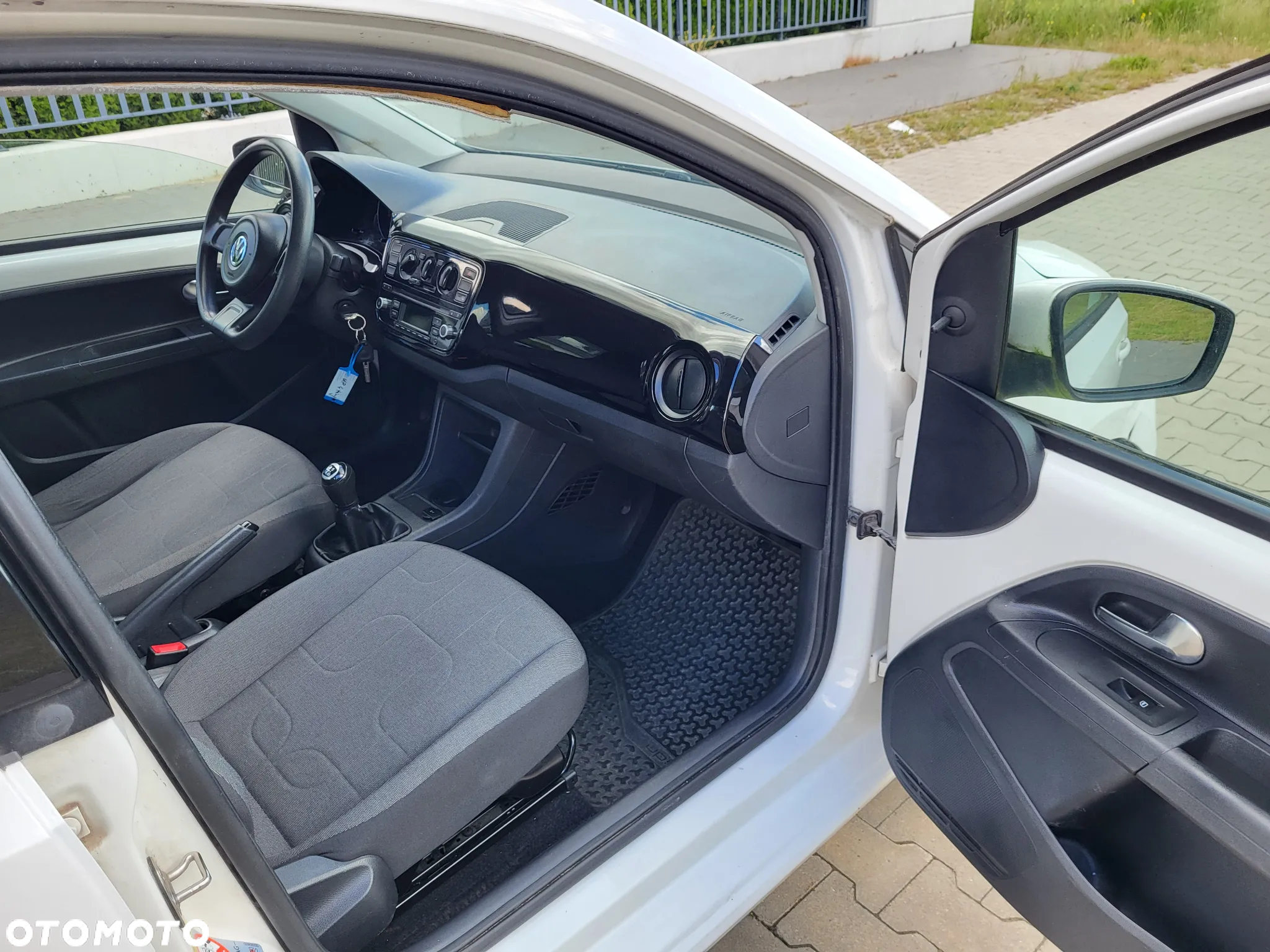 Volkswagen up! move - 6