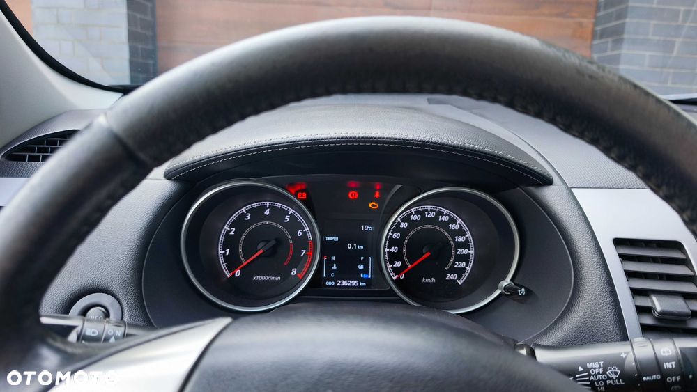 Mitsubishi Outlander - 7