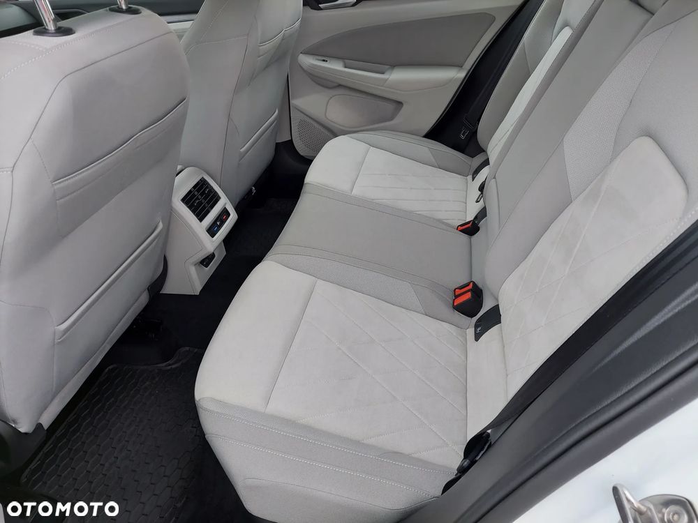 Volkswagen Golf 1.5 eTSI EVO Style DSG - 6