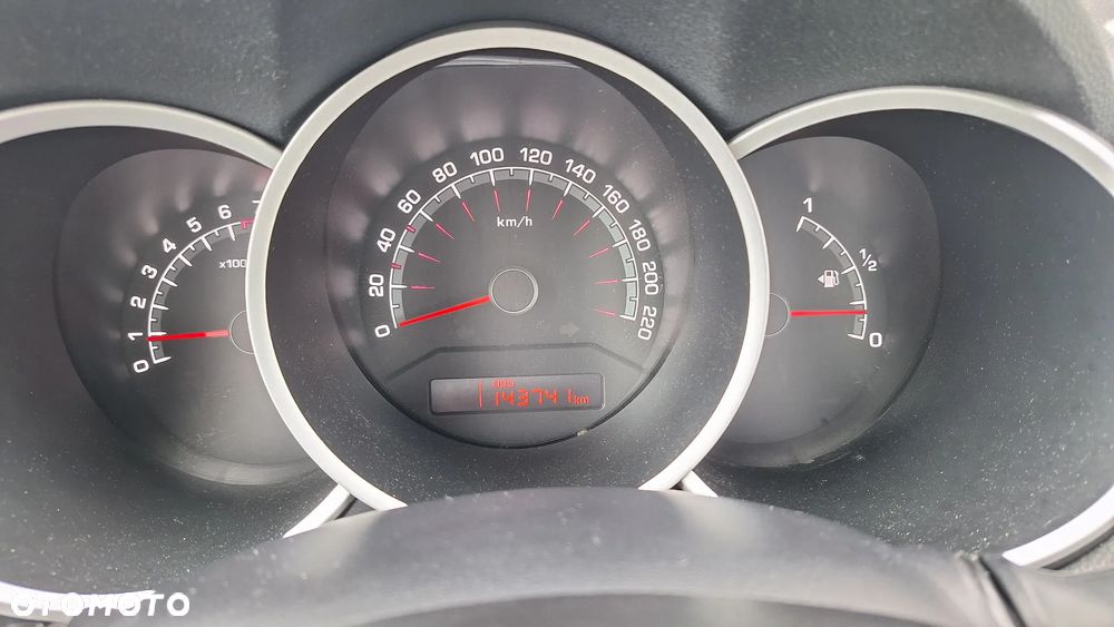 Kia Venga 1.6 CVVT Titanium Collection - 8