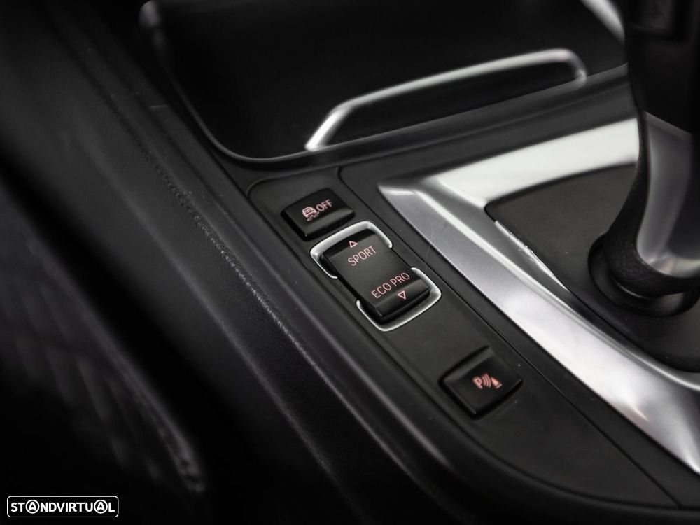 BMW 330 e iPerformance - 23