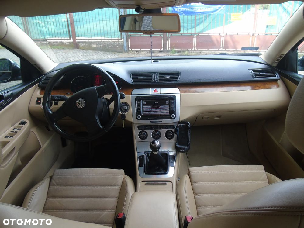 Volkswagen Passat - 14