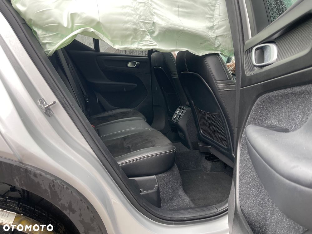 Volvo XC 40 D4 AWD Geartronic R-Design - 24