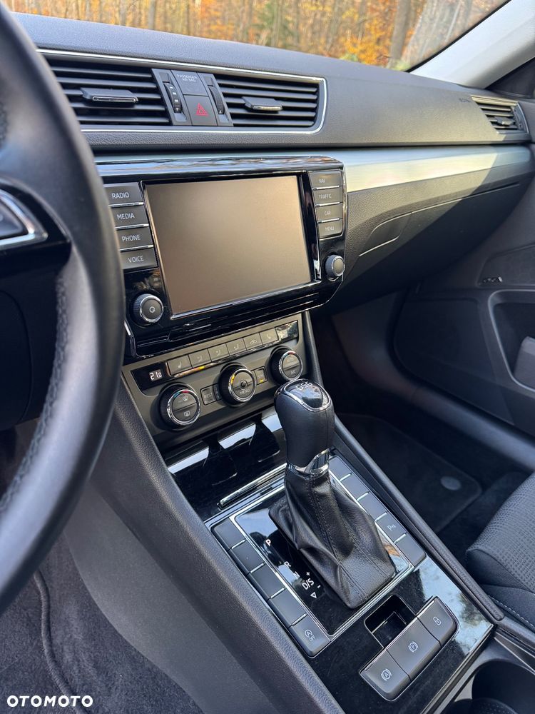 Skoda Superb 2.0 TDI Ambition DSG - 38