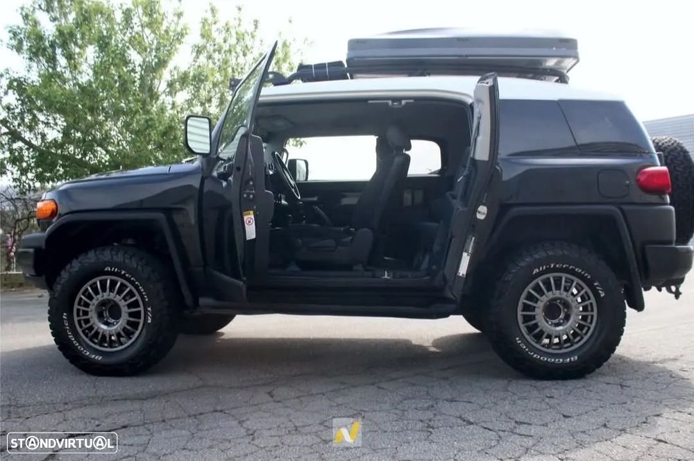Toyota Land Cruiser - 33