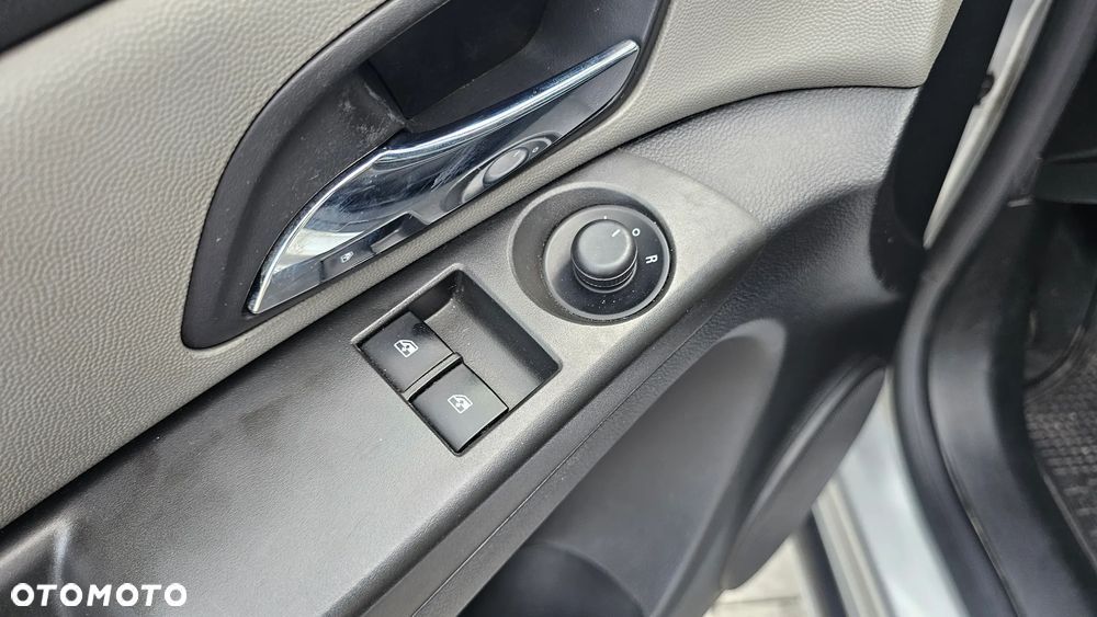 Chevrolet Cruze 1.6 LS - 5