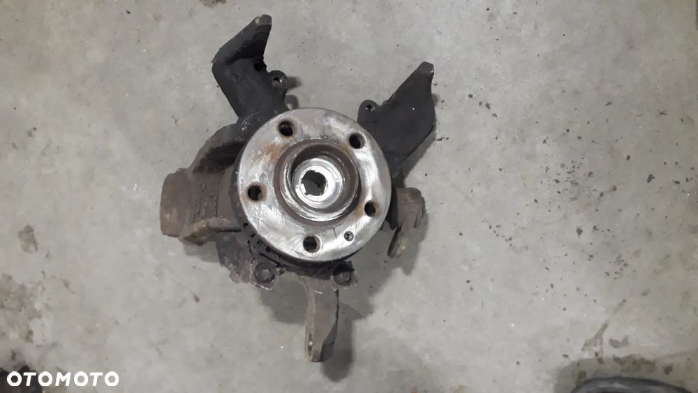 zwrotnica piasta przód lewa prawa 256mm  A3 8L 1.6 lift - 2