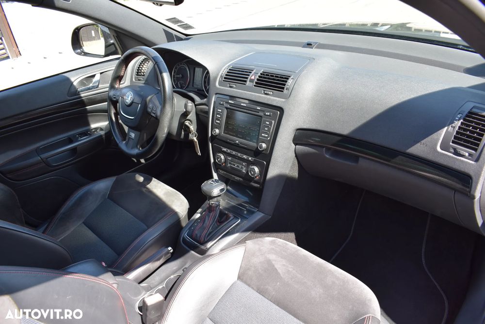 Skoda Octavia 2.0 TDI DPF DSG RS - 10