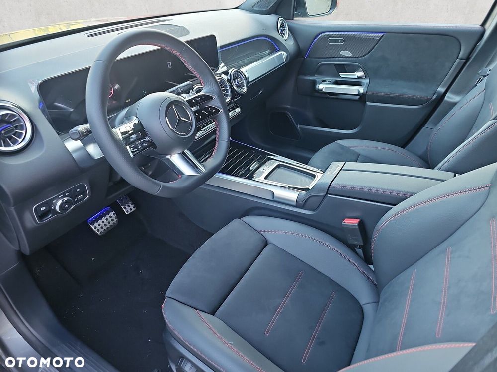 Mercedes-Benz GLB - 11