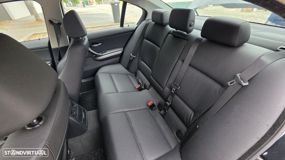 BMW 320 dA Exclusive - 6