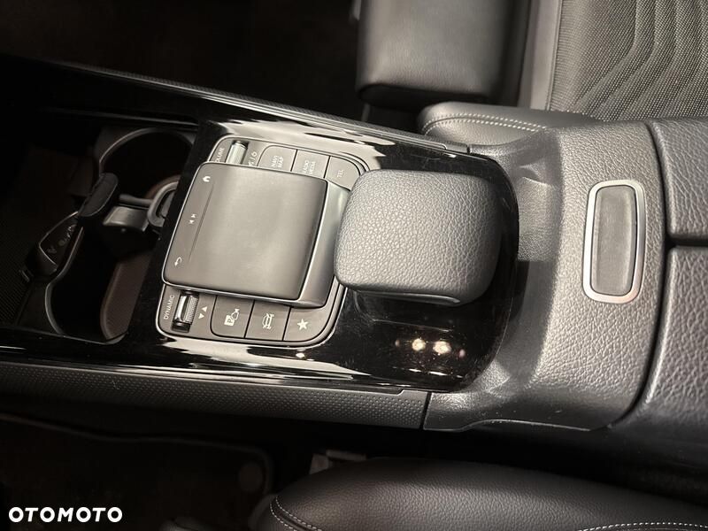 Mercedes-Benz GLB 200 7G-DCT - 17