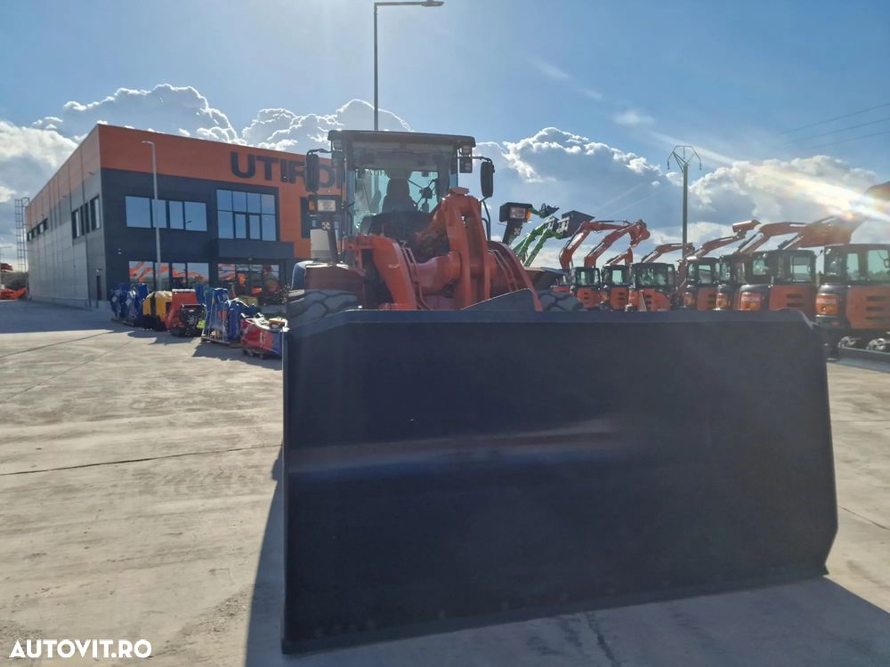Hitachi ZW220, 2.140h, 8.833 km, CUPLA RAPIDA, CUPA 3,5mc, Masa operationala 20t, Anvelope Goodyear profil L5 90% ok, Gresare automata, VIRARE JOYSTICK, consum mediu 14,6l/h, an fabr 2020, camera spate, ridica la 4,2m,  CA NOU-PROMOTIE 119.900 EUR+Tva - 9