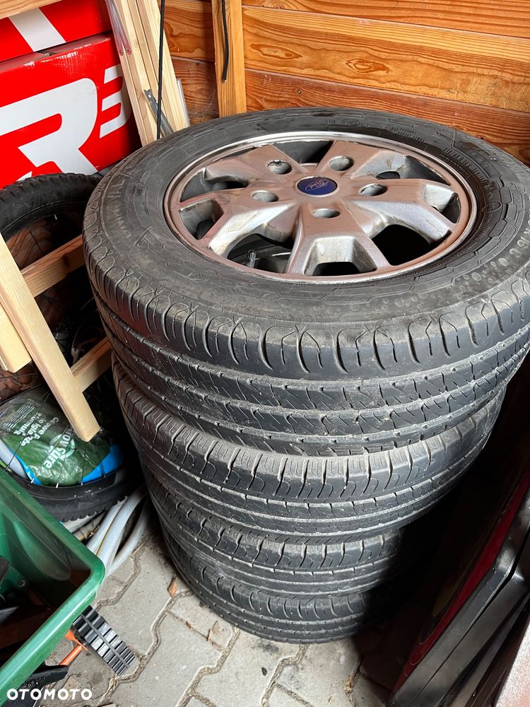 Ford Tourneo Custom - 38