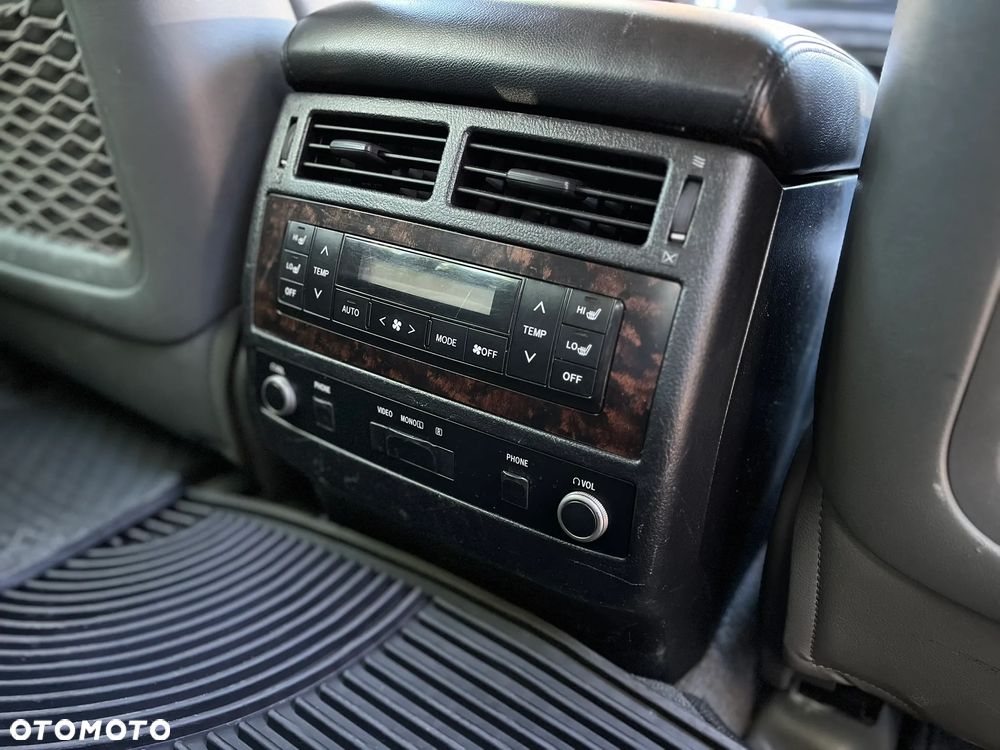 Toyota Land Cruiser - 33