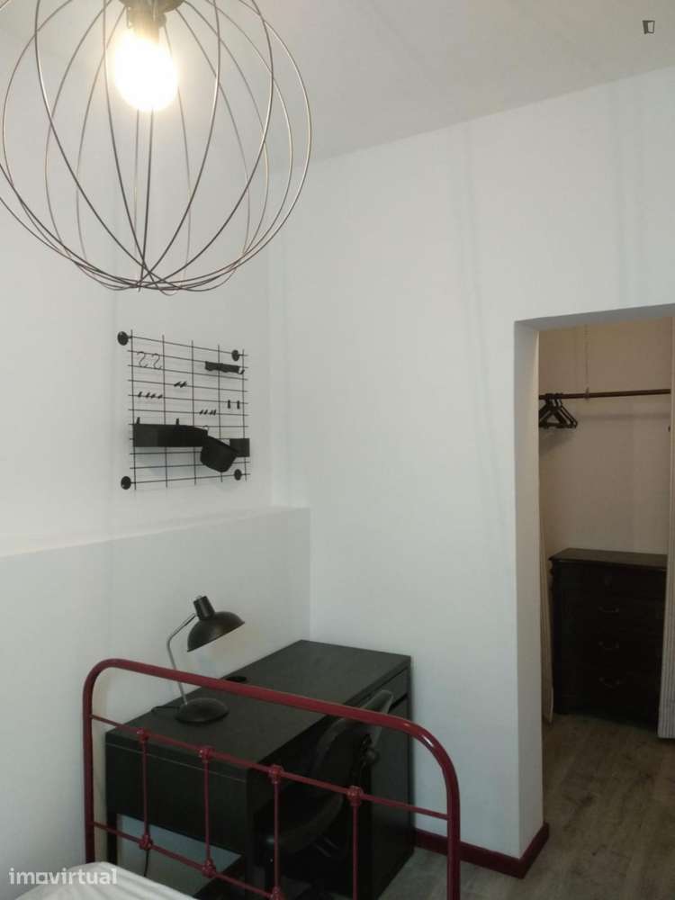 Quarto - localizado em Paranhos Porto - Grande imagem: 2/20