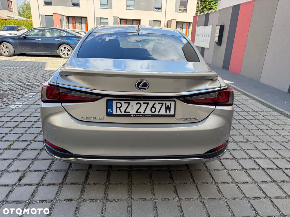 Lexus ES 300h Prestige - 9