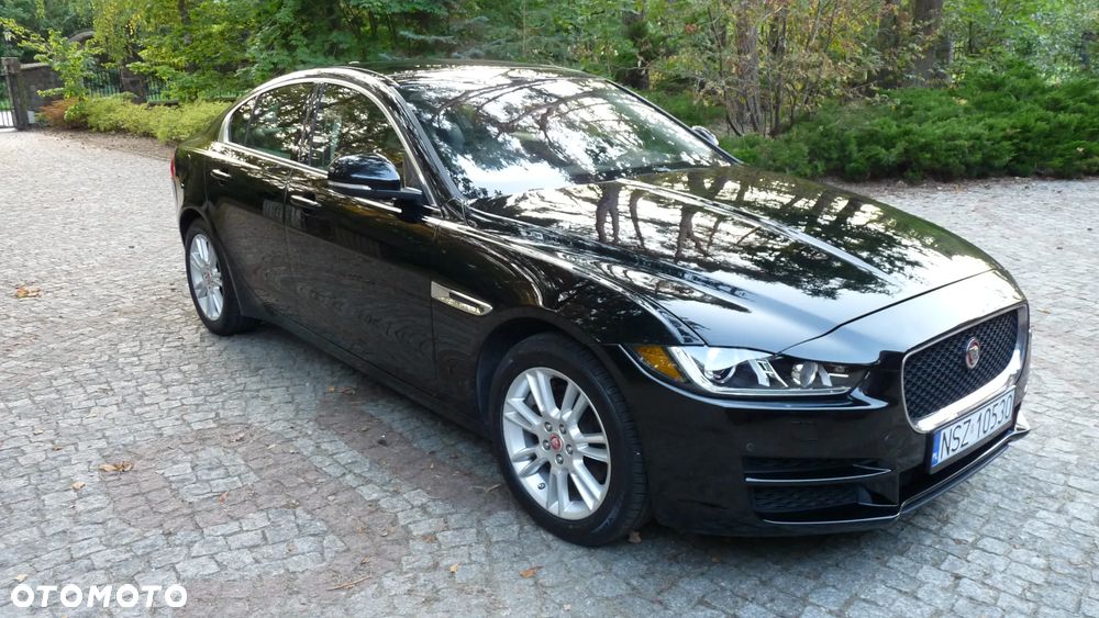 Jaguar XE 25t AWD Prestige - 3