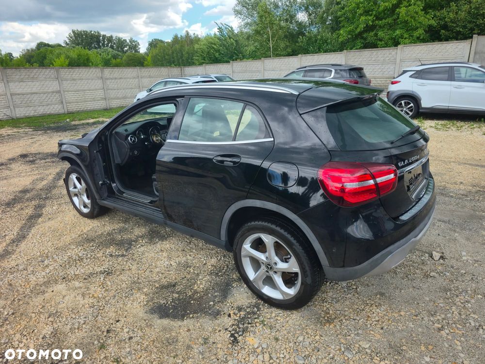 Mercedes-Benz GLA 200 d 7G-DCT - 11