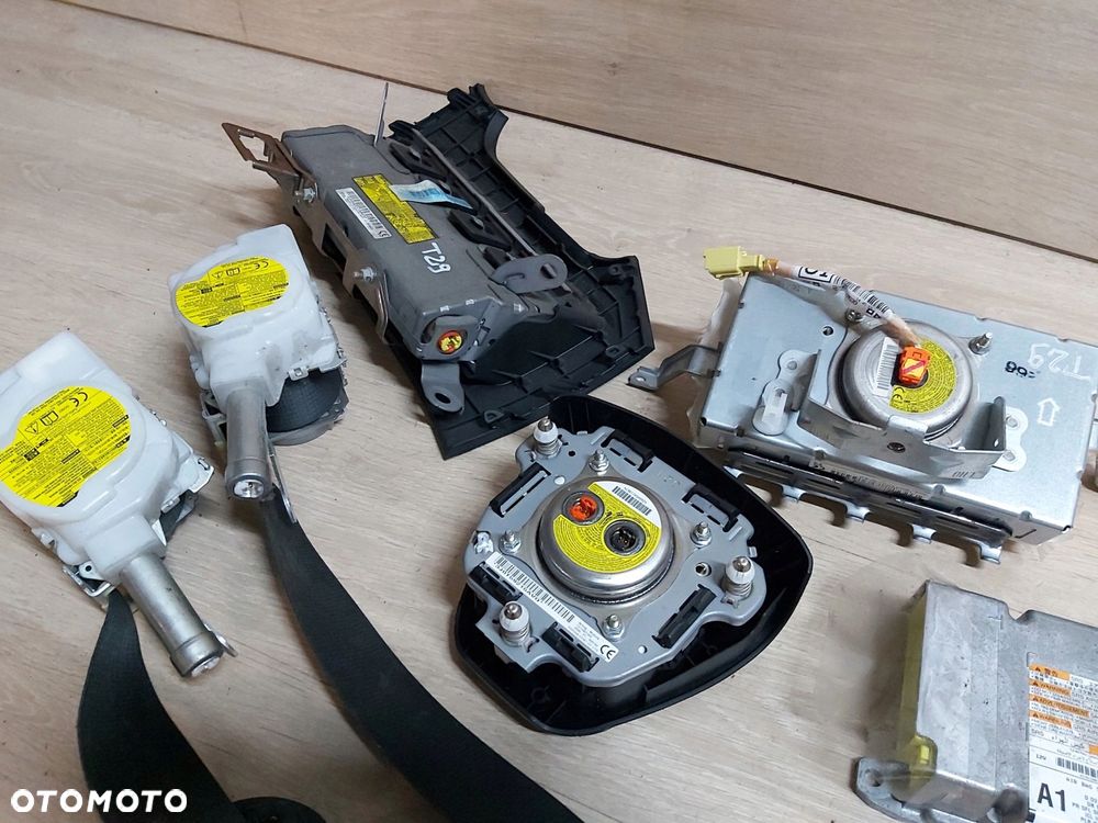 Toyota Avensis T27 LIFT 14-18r poduszka air bag kierowcy deska pas 2015r - 5