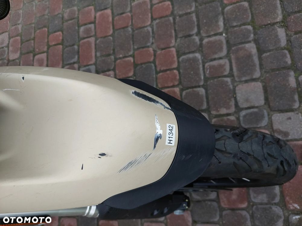 Moto Guzzi V85 - 14