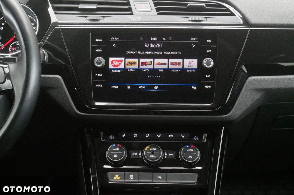 Volkswagen Touran - 10
