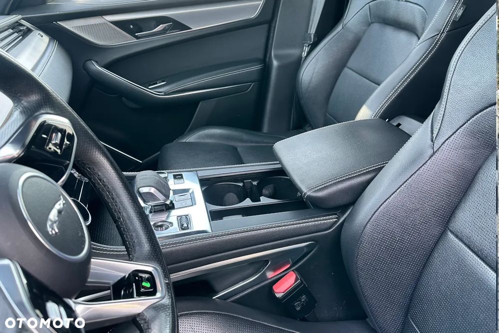 Jaguar F-Pace D200 AWD R-Dynamic S - 30