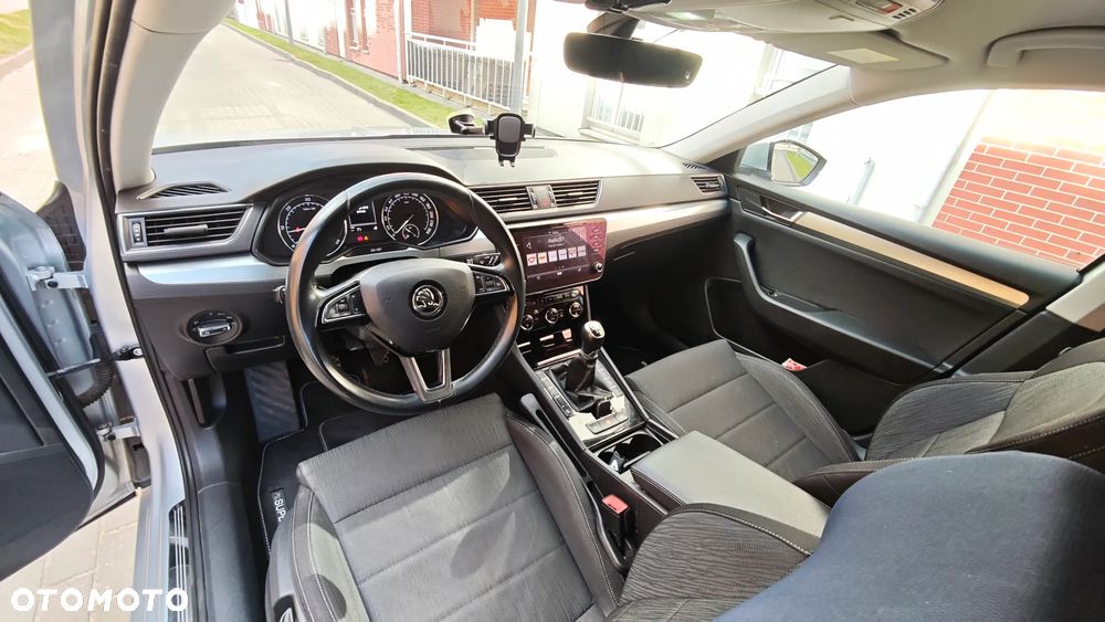 Skoda Superb 2.0 TDI SCR Ambition - 20