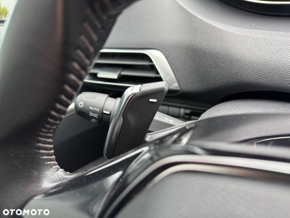 Peugeot 3008 BlueHDi 130 Stop & Start EAT8 Allure - 26