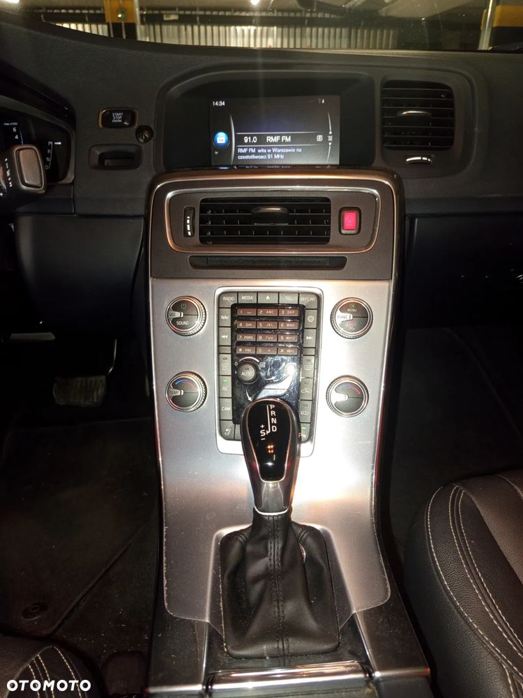 Volvo S60 T5 AWD R-Design - 8