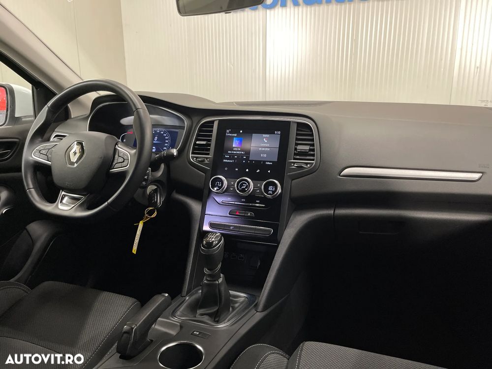 Renault Megane Blue dCi 116 Zen - 9