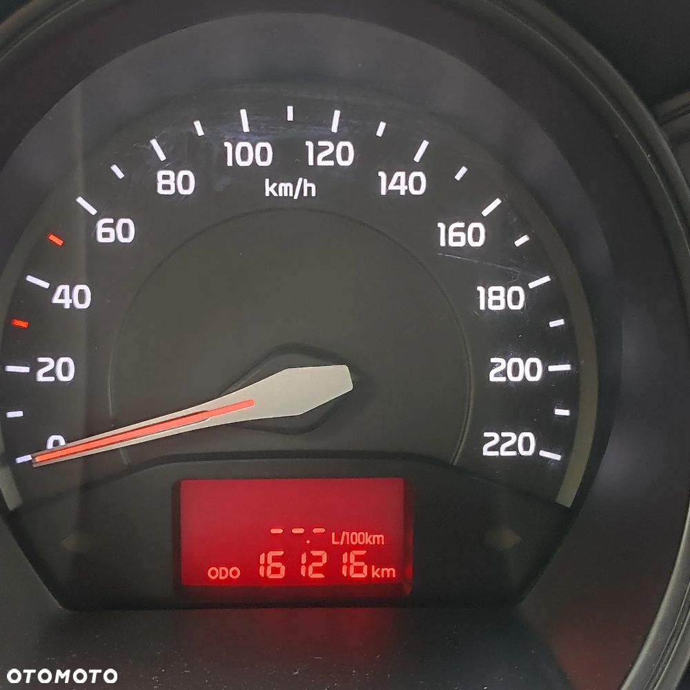 Kia Rio - 8