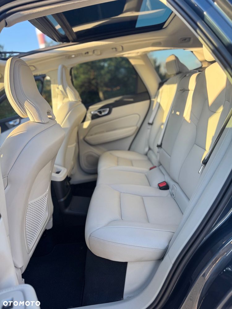 Volvo XC 60 T8 Plug-In Hybrid AWD Plus Dark - 7