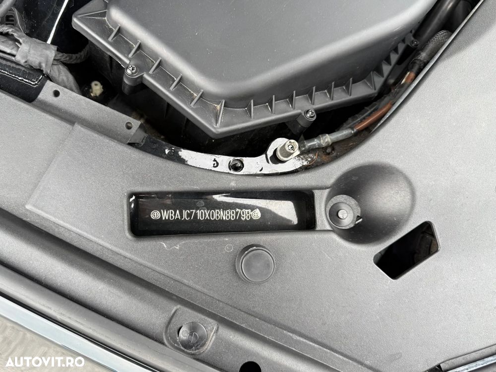 BMW Seria 5 525d Aut. Sport Line - 31