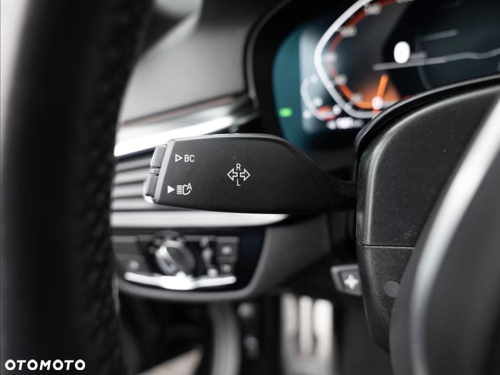 BMW Seria 5 540i xDrive - 25