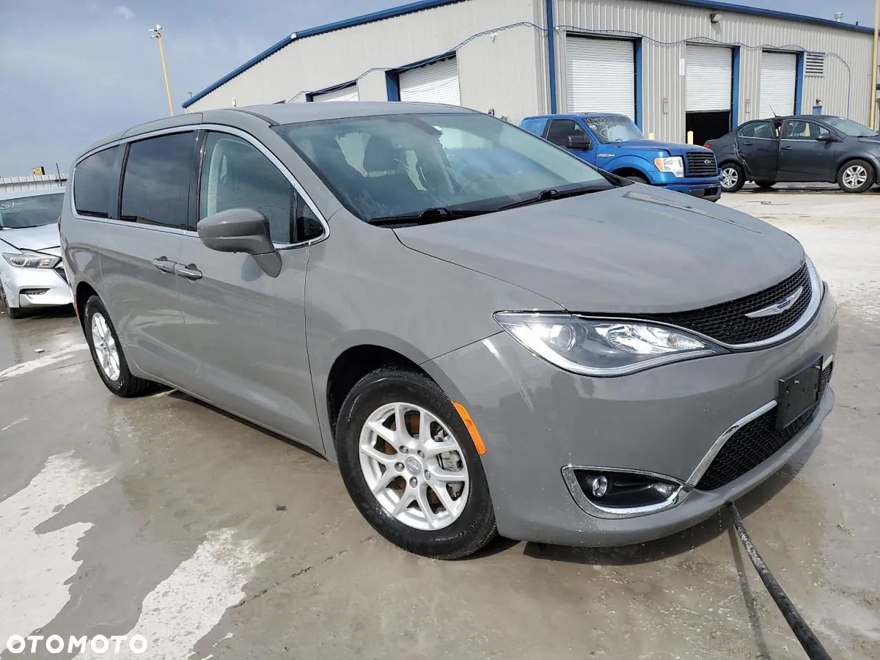 Chrysler Pacifica - 1
