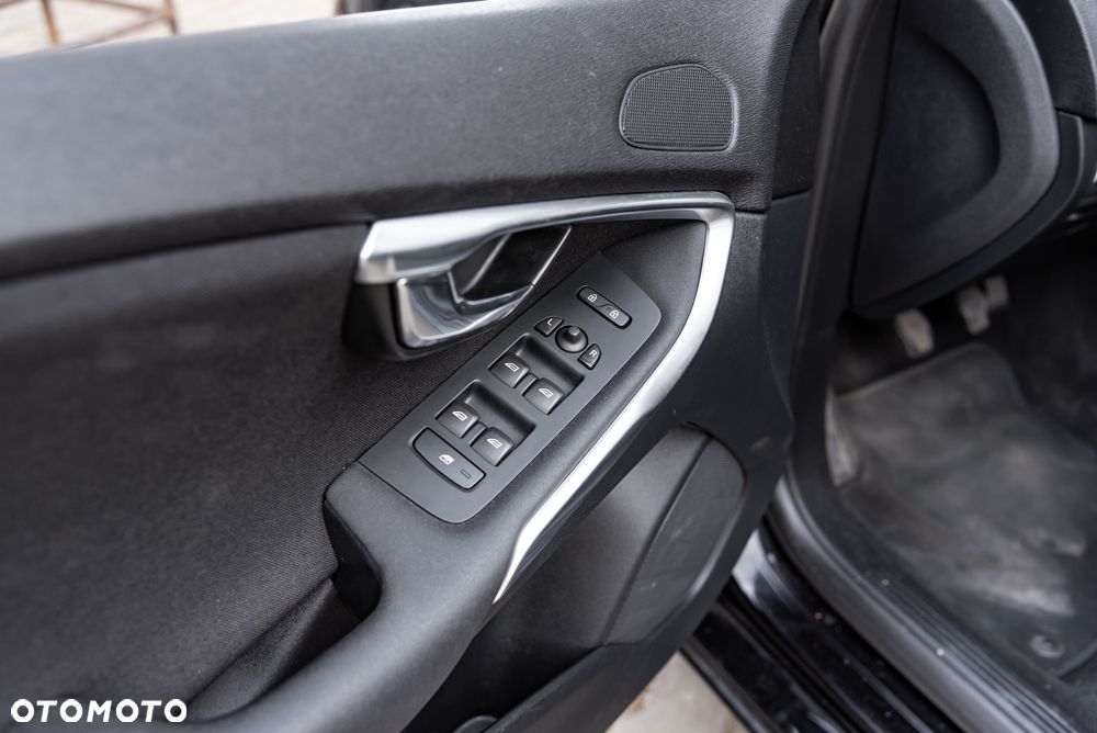 Volvo V40 D2 Drive-E Momentum - 32