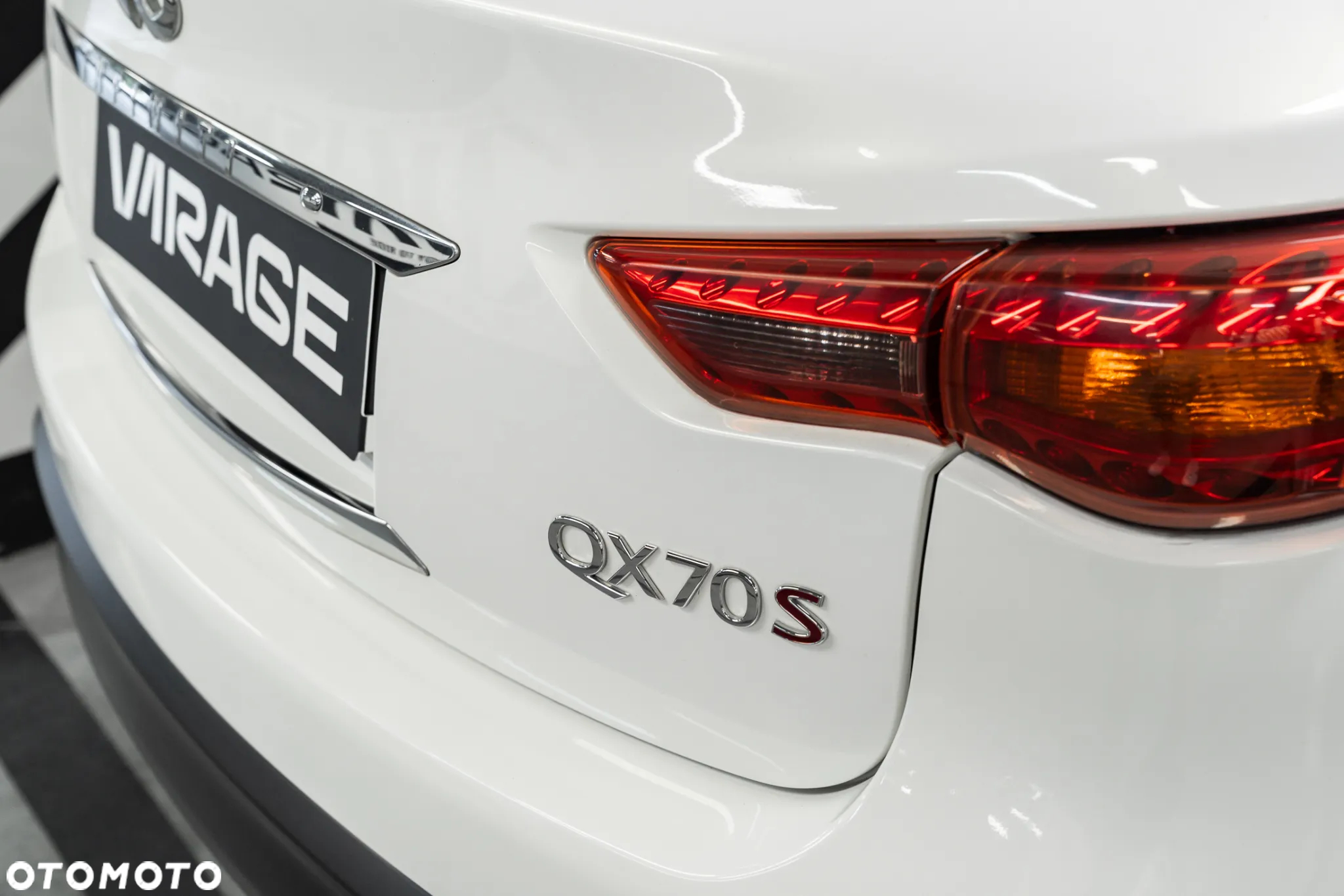 Infiniti Q70 3.0d S Premium - 21