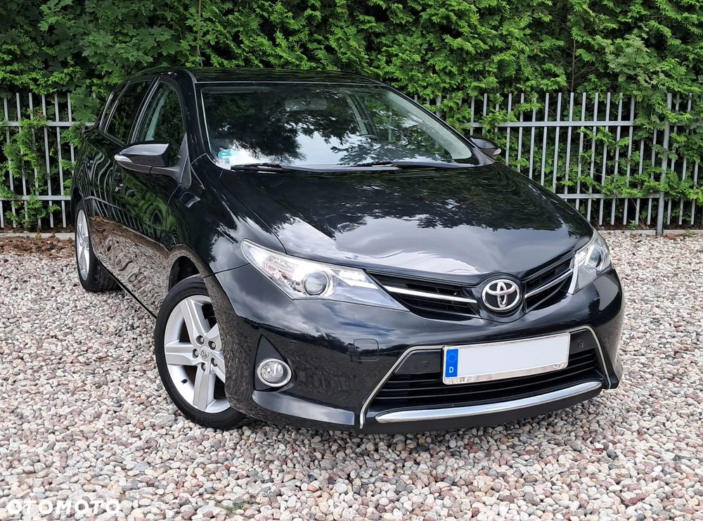 Toyota Auris 1.6 Premium Start - 1
