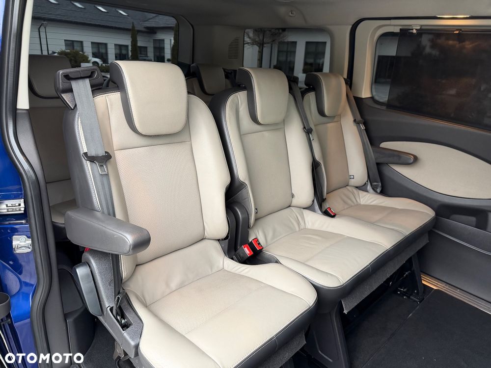 Ford Tourneo Custom - 19