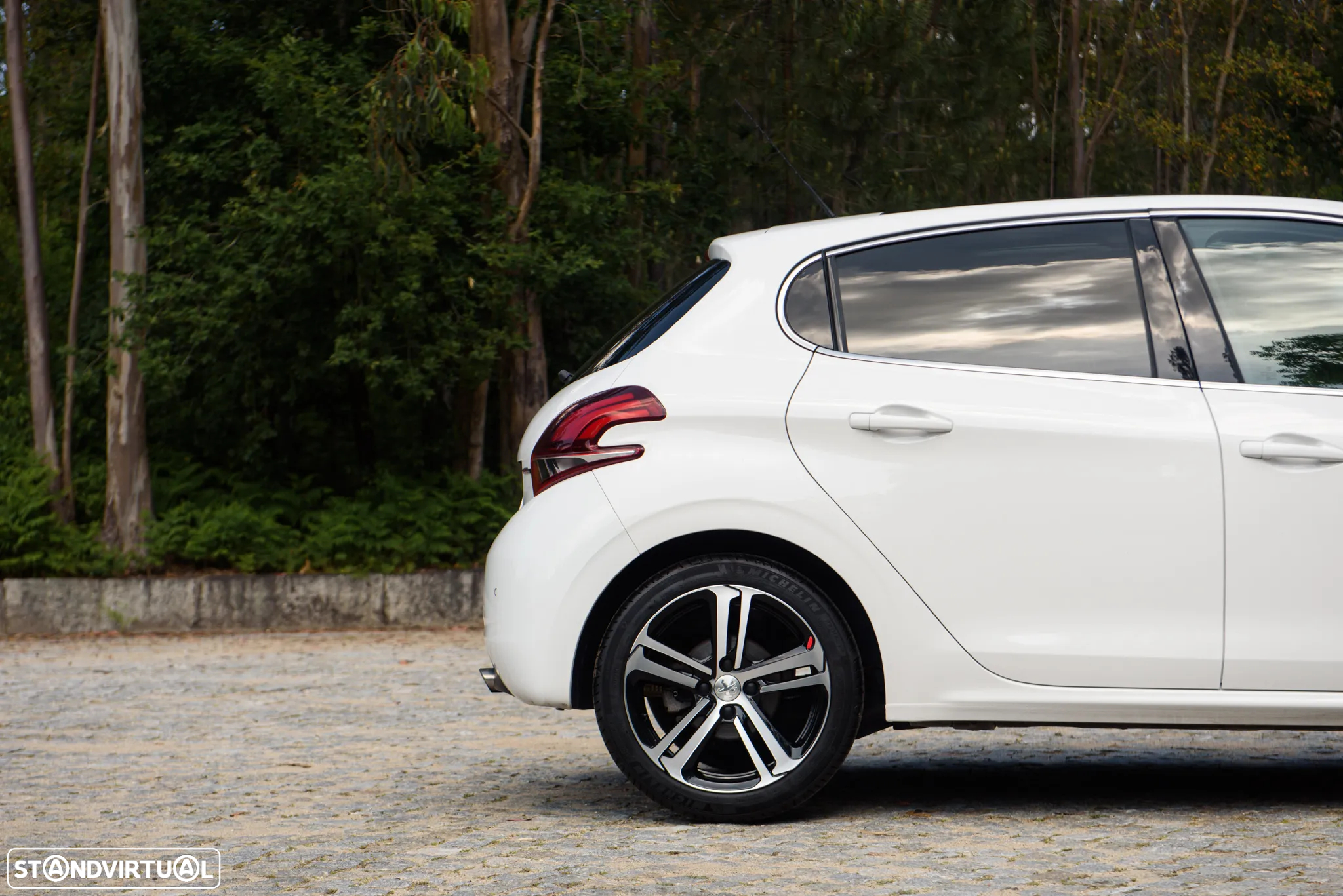 Peugeot 208 1.2 PureTech GT Line - 11