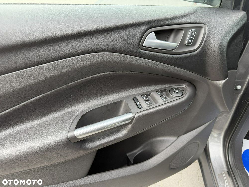 Ford Kuga - 12