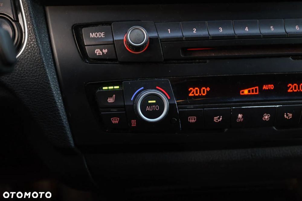BMW Seria 1 118d - 26