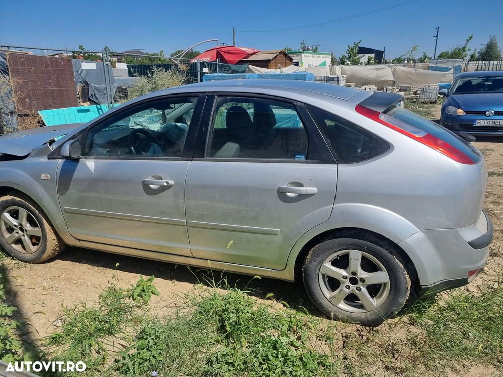 Ford Focus 1.4i Trend - 33
