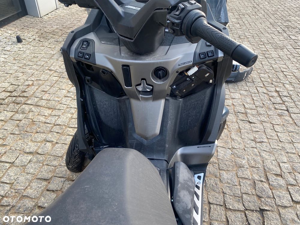 Piaggio MP-3 - 4